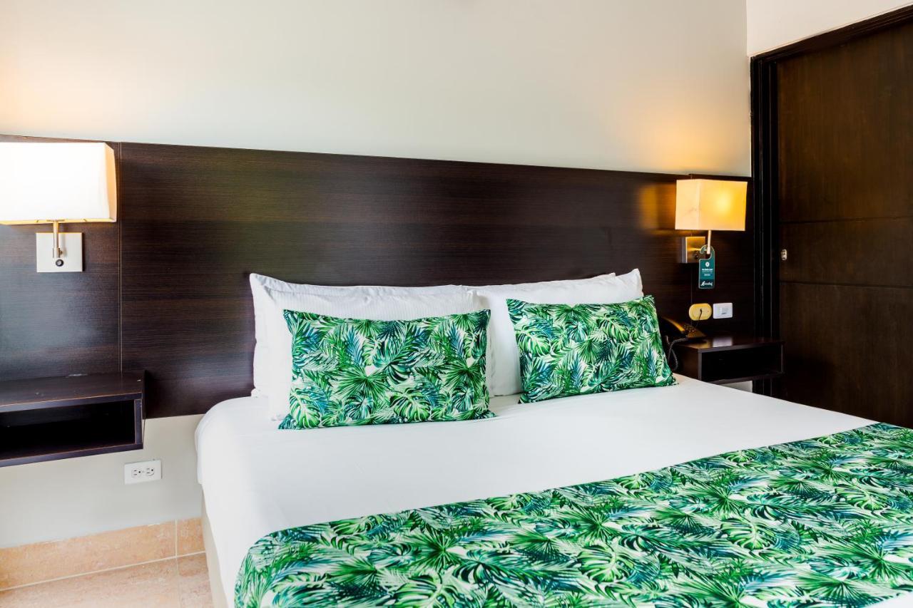 Hotel Manantial 梅尔加 外观 照片