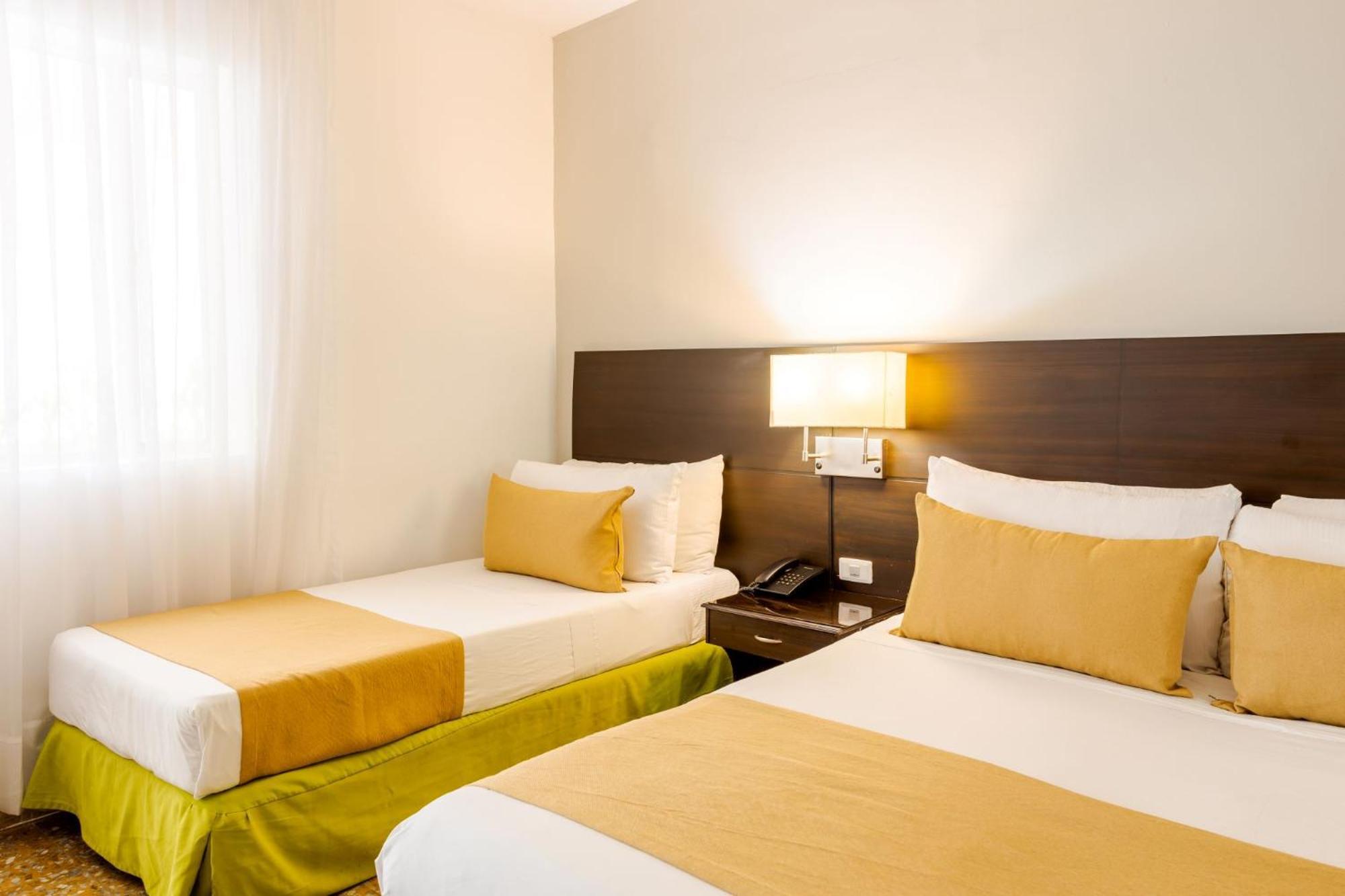 Hotel Manantial 梅尔加 外观 照片